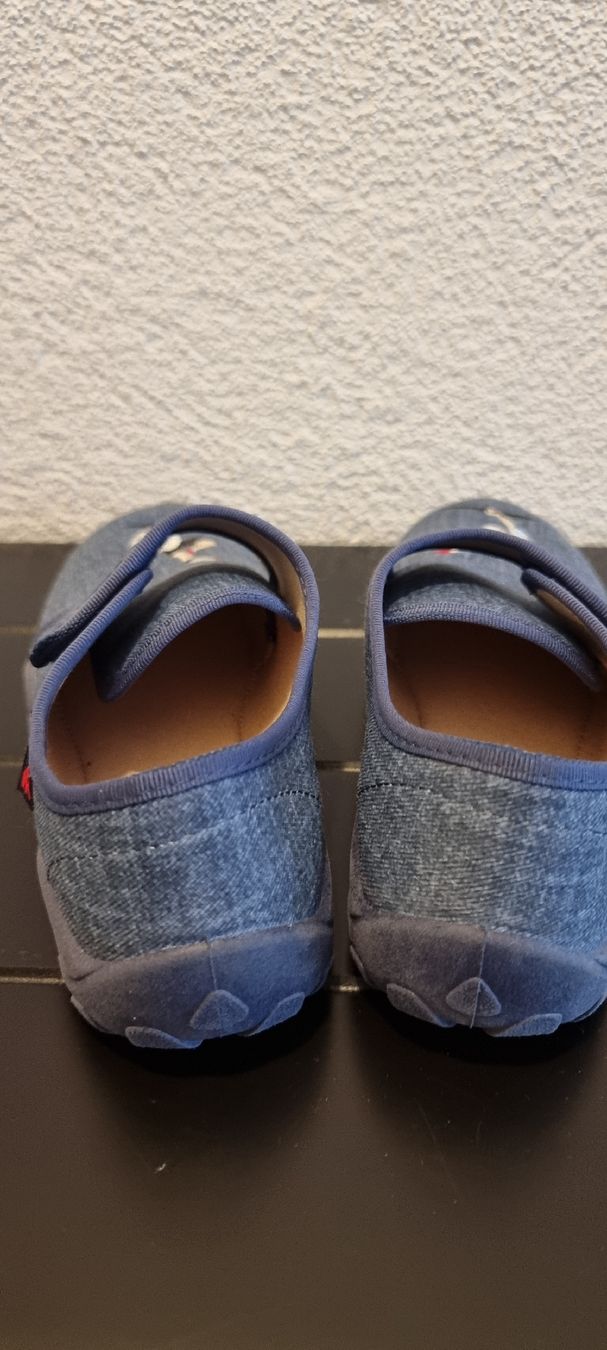 Scarpe per ragazzi: Hausschuhe 36 Elefanten – Usato da Glattpark(Opfikon) venduto da TatianaVladimirova 2