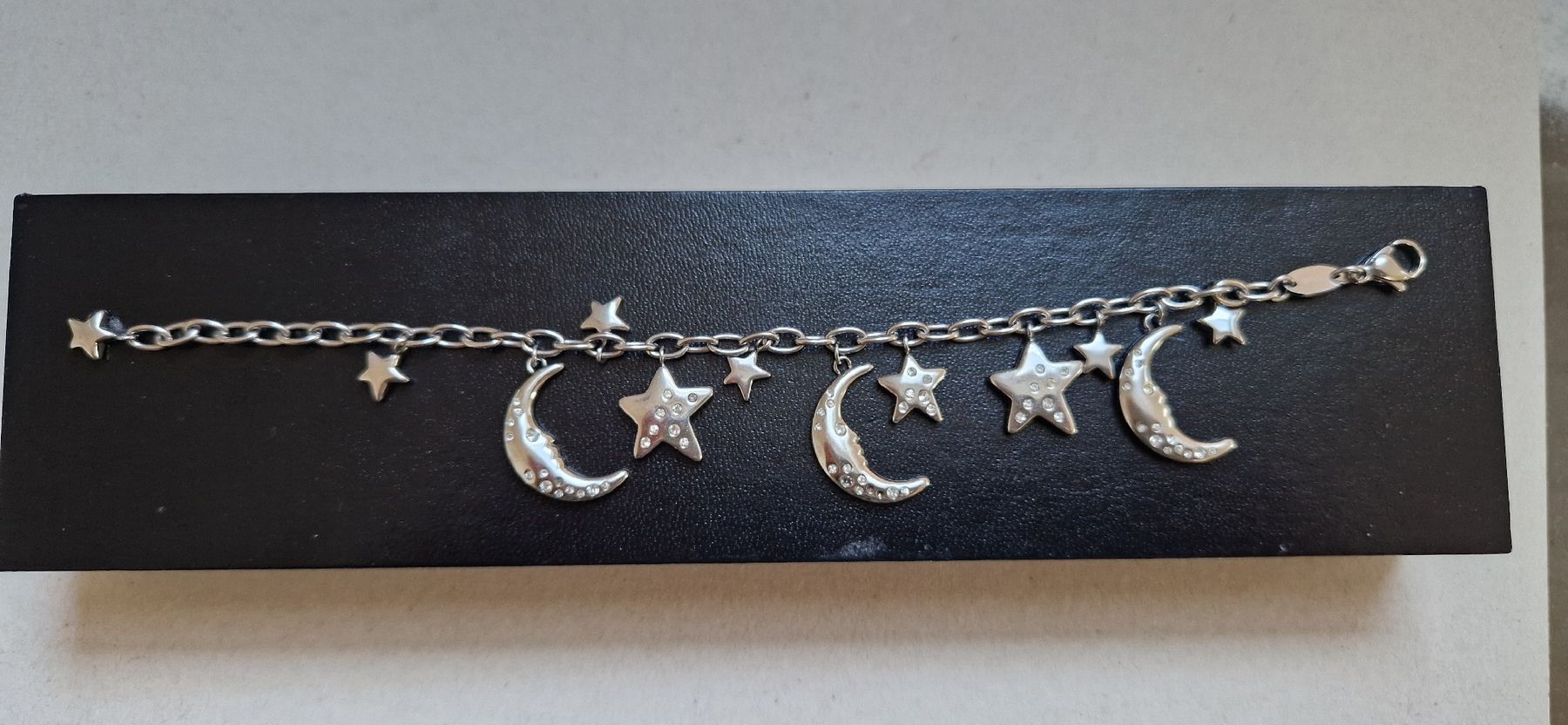 Bracciali & Braccialetti: Bettelarmband mit Mond & Sterne – Usato da Wiesendangen venduto da Stregolina
