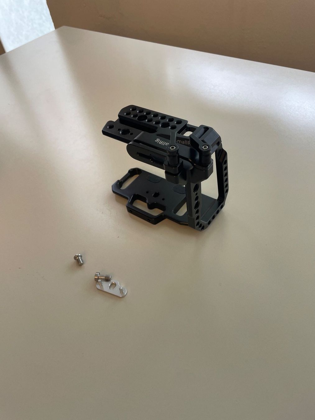 Smallrig Supporti a parete: BMPCC4K SmallRig Half Cage – Blackmagic Pocket Cinema Camera – Usato da Uvrier venduto da SzymonClivaz 1