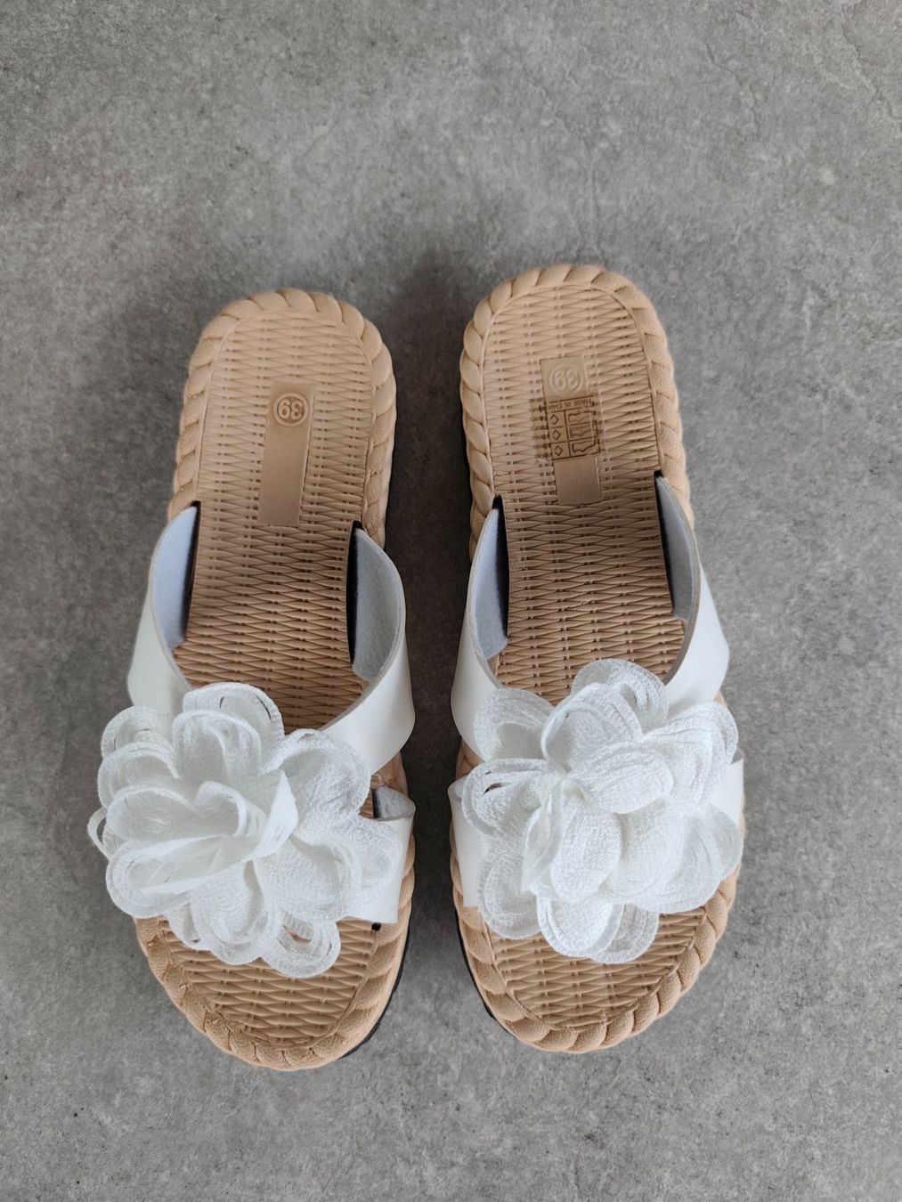 Scarpe da donna: Schuhe mit Blumenmuster Gr. 39 – Nuovo (secondo la descrizione) da Eschenbach LU venduto da Orchi