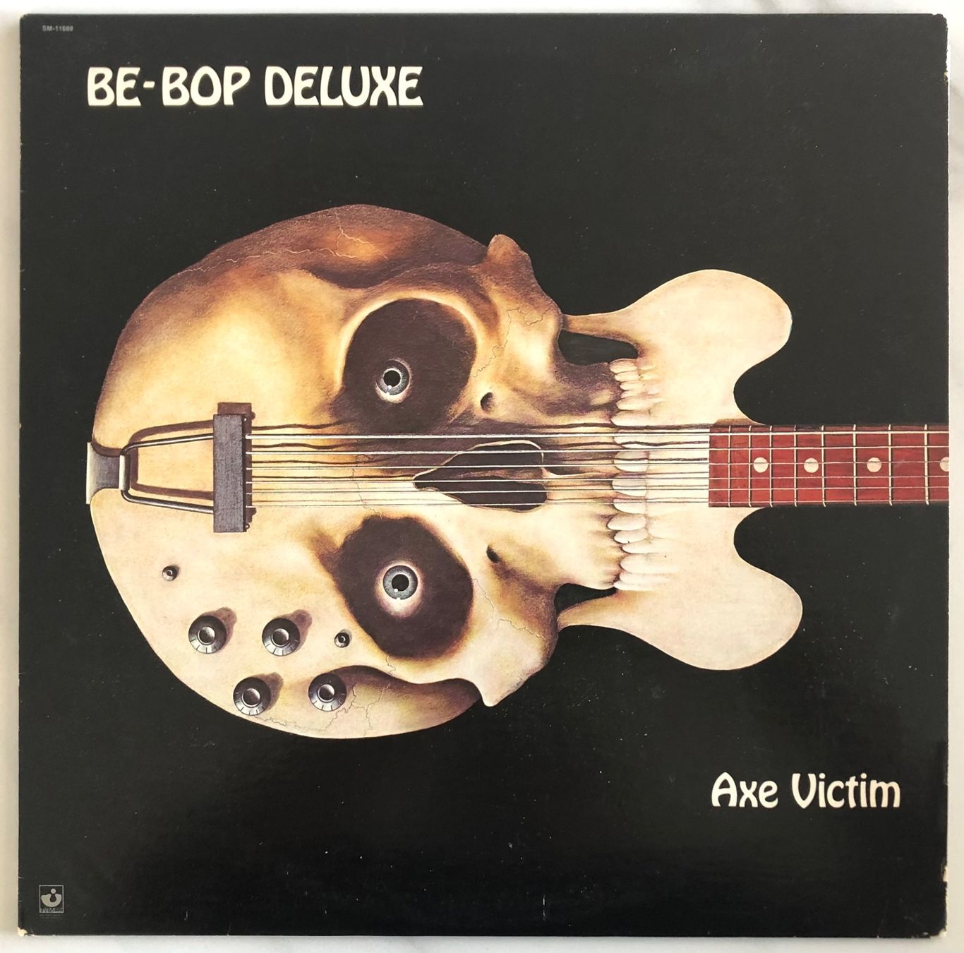 Schallplatten: BE-BOP DELUXE - AXE VICTIM – Gebraucht aus Poliez-Pittet von Newtown-Records