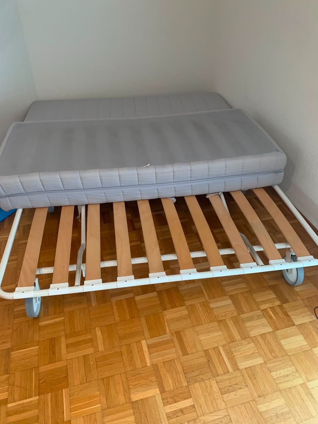 Sofas: Schlafsofa aufklappbar 160x200 – Gebraucht aus Unterentfelden von loicmarkus 2