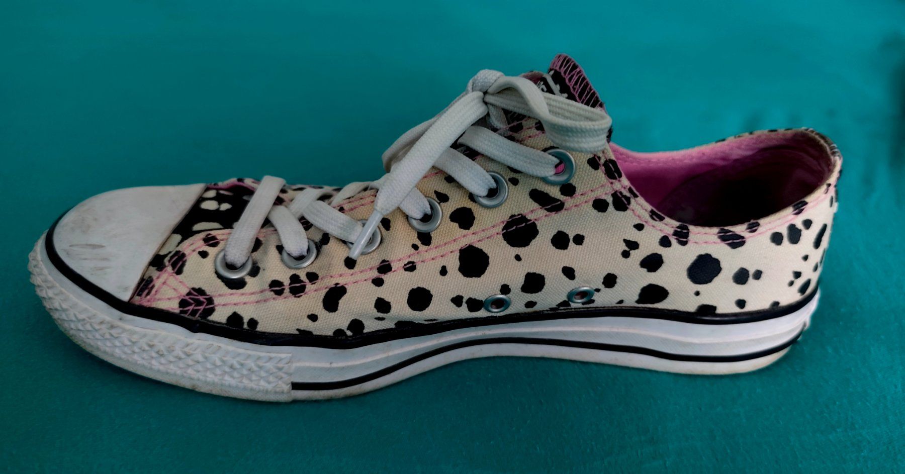 Converse Damenschuhe: Schöne Converse Turnschuhe gemustert Grösse 41.5 – Gebraucht aus kloten von Docsgirl 2