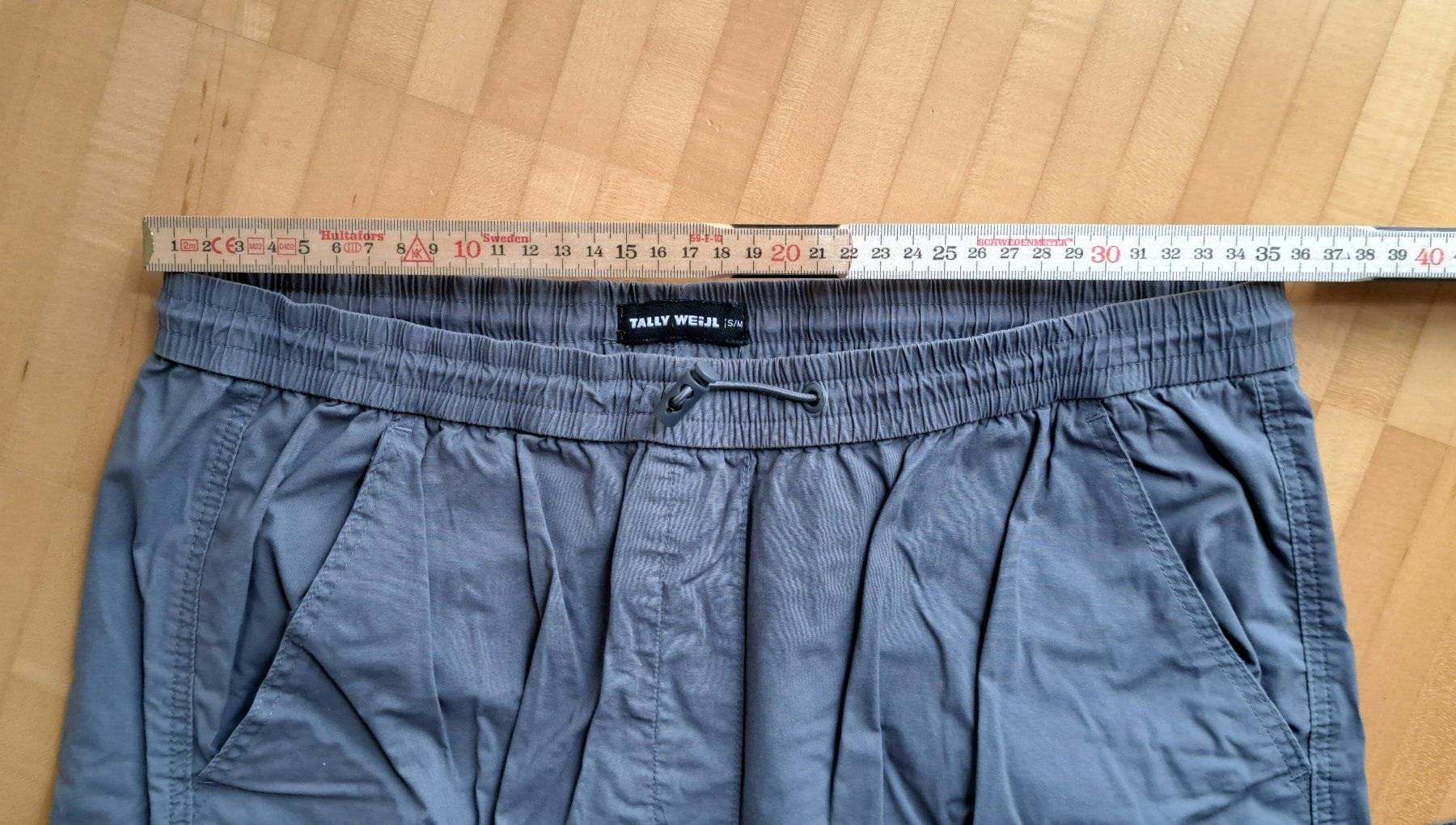 Pantaloni: 2er Pack Stoffhosen Gr. S/M – Usato da Küssnacht am Rigi venduto da AutoVilla 2