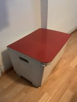 Spielzeugkiste aus Holz, rot/weiss, mit Kelko Deckel,