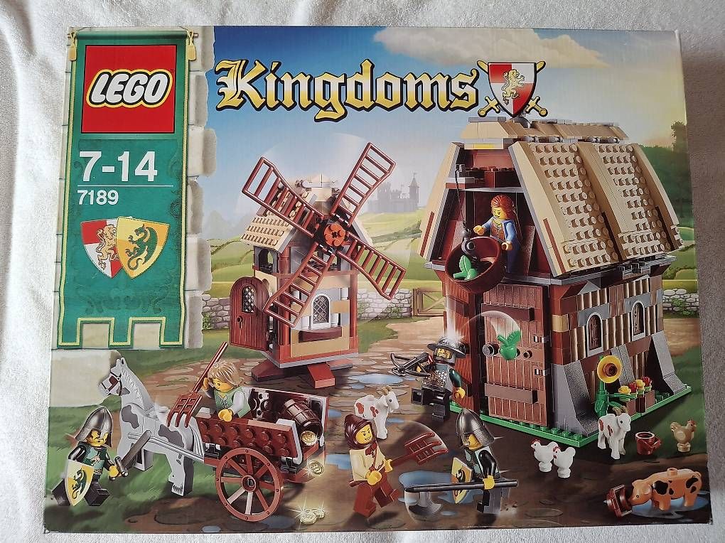 Lego Kit di costruzioni: Lego 7189 – Nuovo e nell'imballaggio originale da Prez-vers-Siviriez venduto da rouilj05