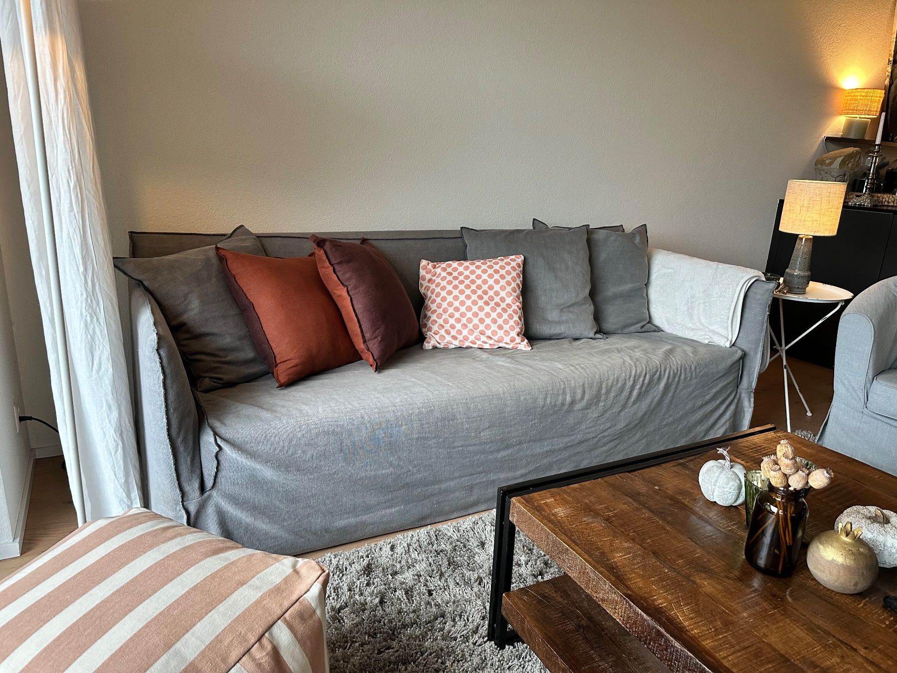 Sofas: Designklassiker Sofa grau Shabby Chic Stil gebraucht – Gebraucht aus Flums von che_yg52 2