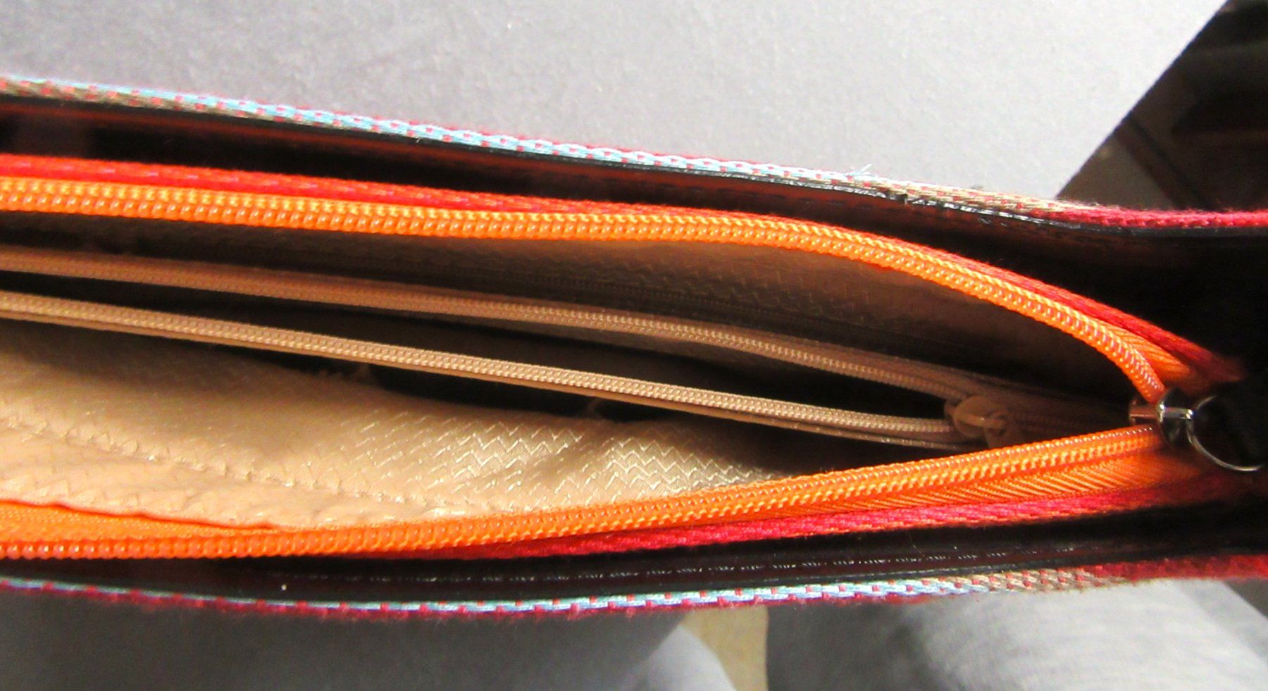 Borse da donna: schöne Handtasche bunt gestreift - ab CHF 5.00 – Usato da Auenstein venduto da Padabimbim 7