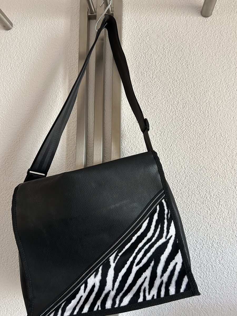 Borse da donna: Crossbody - Tasche – Nuovo (secondo la descrizione) da Wallenwil venduto da rrb_5bqf 1