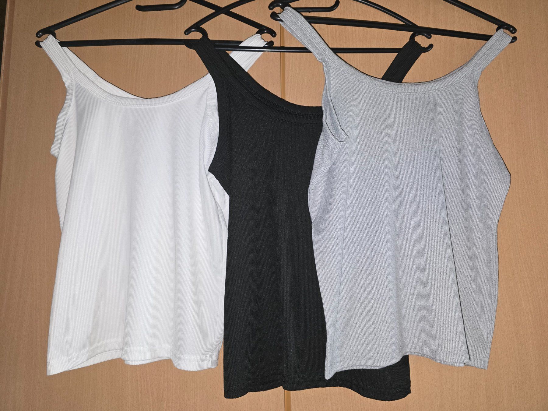 Lotti di vestiti: Lot de 3 Top taille L, neuf – Nuovo (secondo la descrizione) da La Neuveville venduto da Diamise