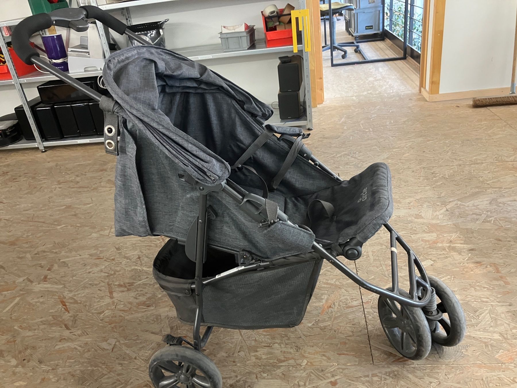Carrozzine: Circle Kinderwagen Grau – Usato da Dübendorf venduto da sdbu-frappant