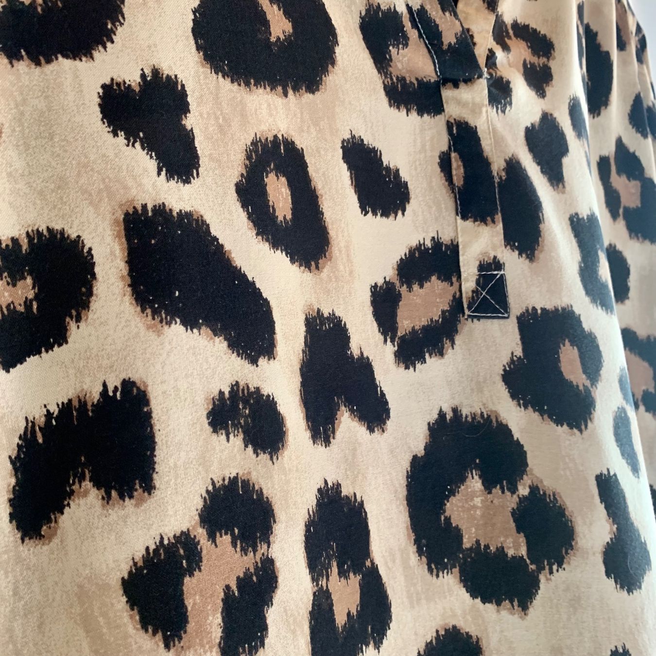 Blusen: Bluse, Grösse 46, Leopardenmuster – Gebraucht aus Langrickenbach von  2