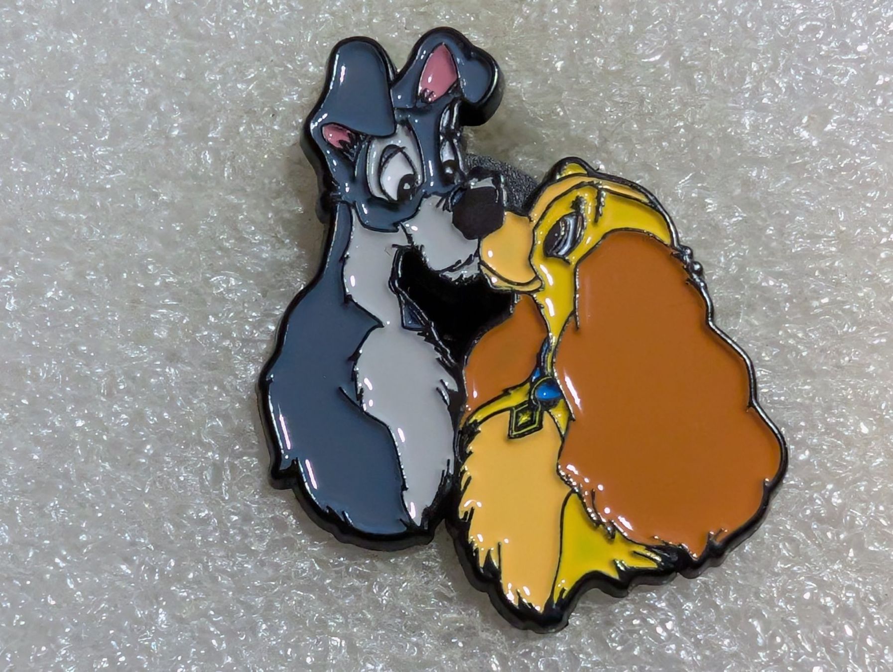 Plaketten & Abzeichen: Ansteckbutton 239: Disney – Gebraucht aus Oppligen von Pin-Fall-Shop