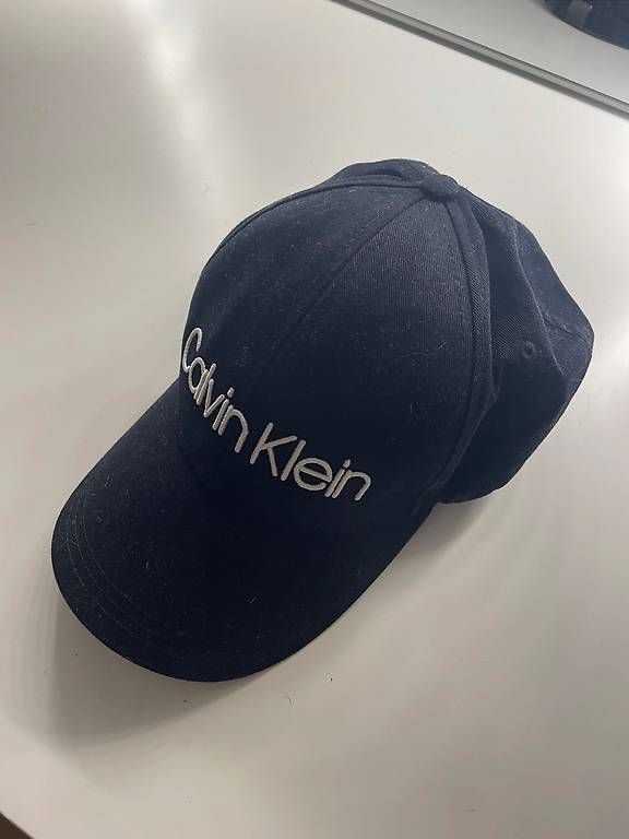 Copricapi, berretti & cappellini: CALVIN KLEIN BASEBALL CAP SCHWARZ – Usato da Ebikon venduto da lau_vnq7
