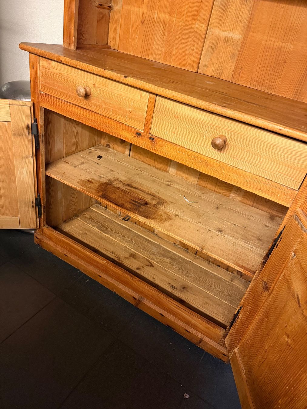 Scaffali: Antique Wooden Kitchen Cabinet – Usato da Ittigen venduto da KaufKiste. 6
