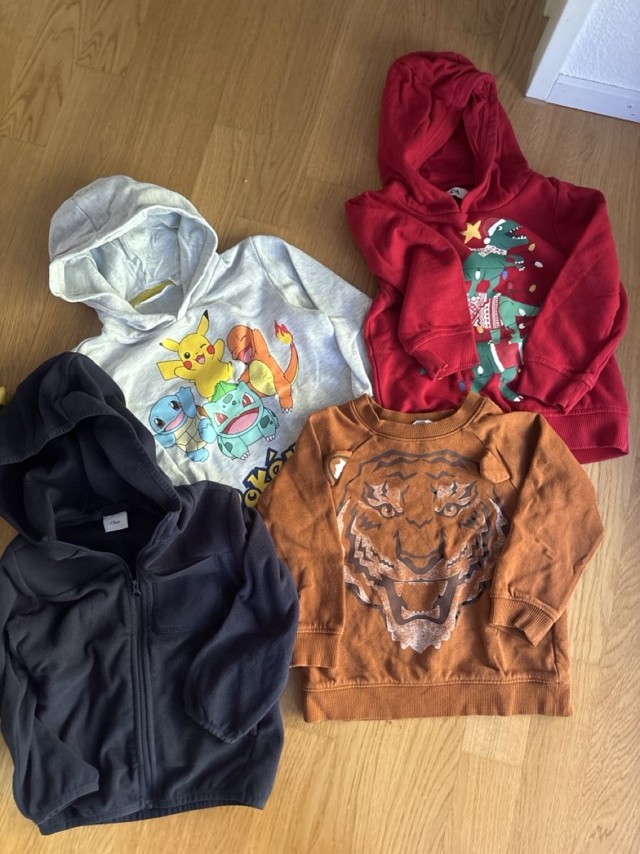 Lotti & Set di vestiti: 4 Kinderpullover und Hoodies  92/98 – Usato da Untervaz venduto da Efri33