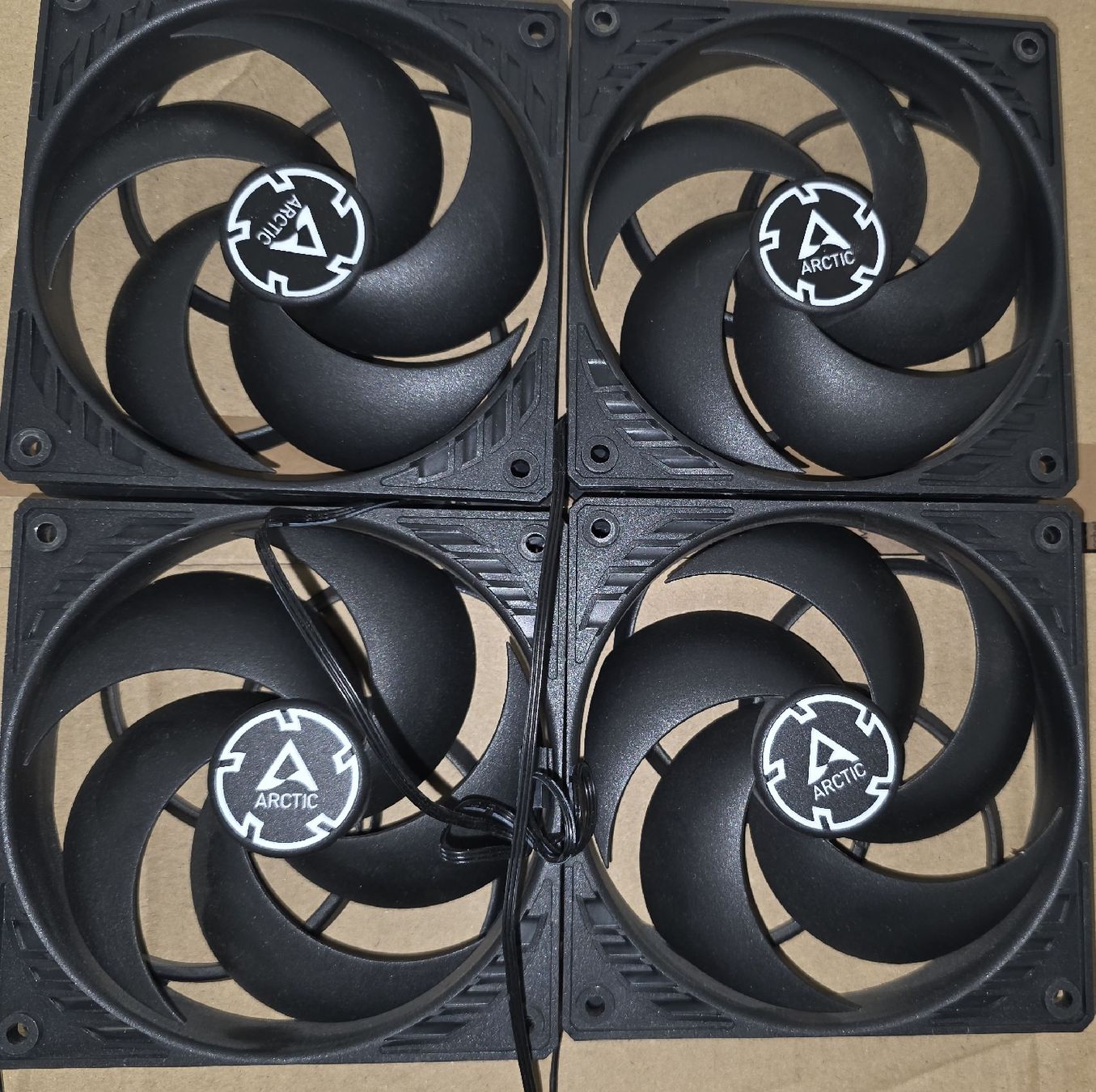 Ventilatori: PC Ventilator Arctic P12 PWM PST – Usato da Wettingen venduto da Thegameschweiz