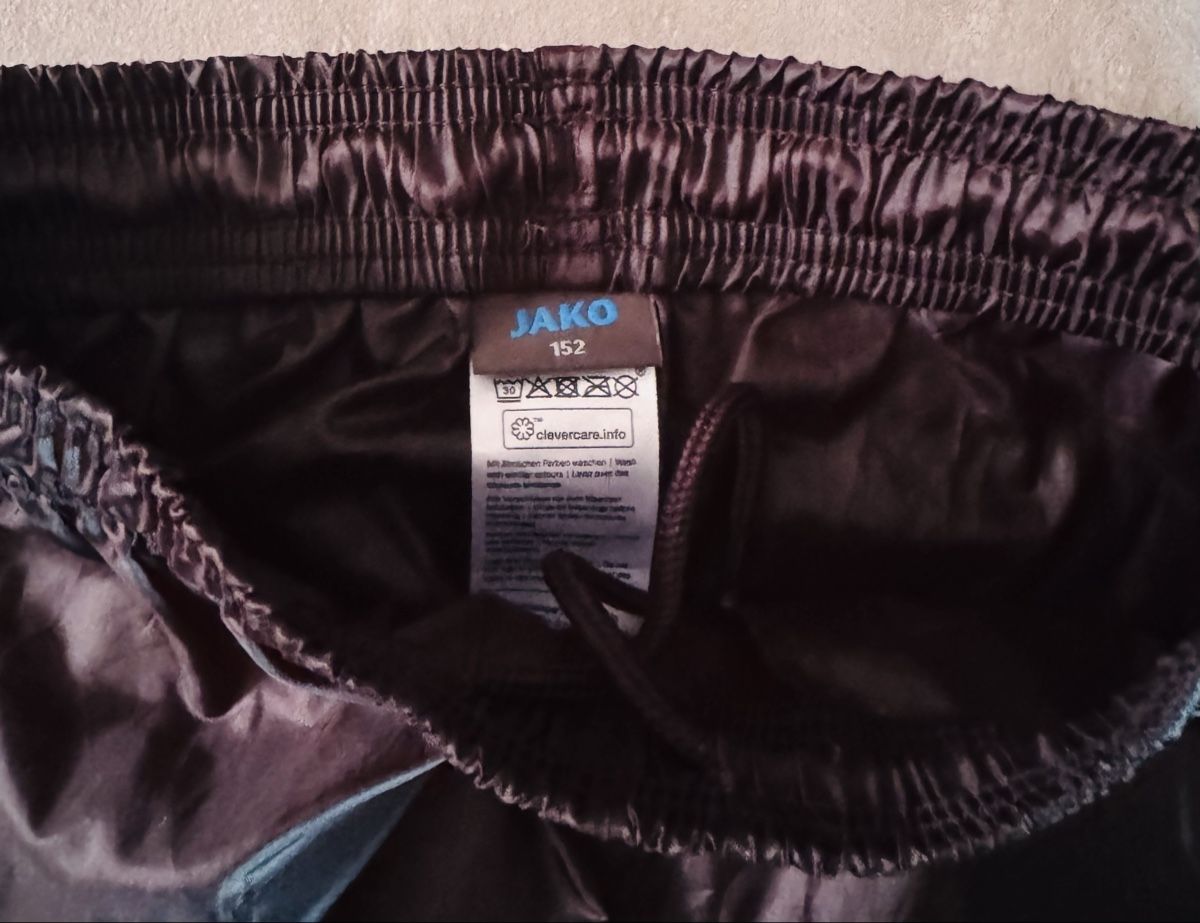 Jako Hosen: Jako Regenhose Gr. 152 – Gebraucht aus Buchs SG von Scheni71 1
