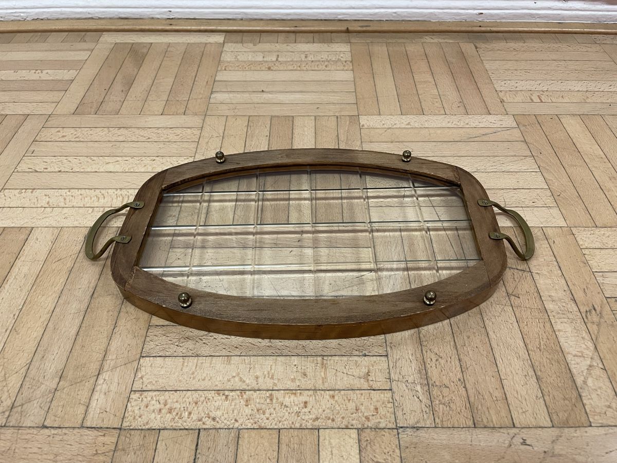 Servierplatten: Kleines 50s Serviertablett Nussbaum Glas Tablett vintage – Gebraucht aus Zürich von Vintagewiesel 6