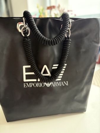 Original Schwarze Emporio Armani EA7 Handtasche, Top Zustand