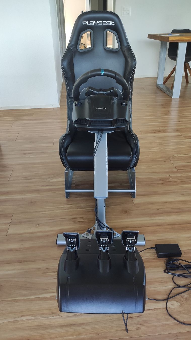 Playseat Evolution with Logitech G29 Steering Wheel (Gebraucht) in ...