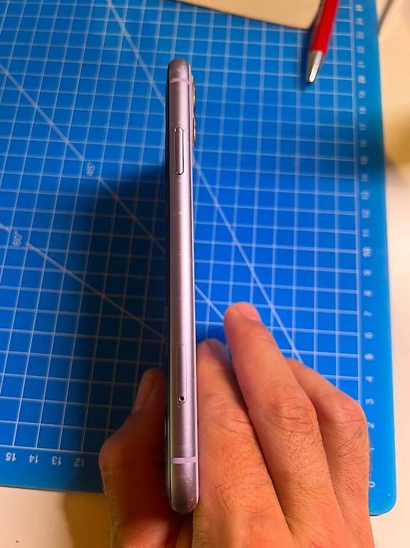 Apple Telefoni cellulari / Smartphones: iPhone 11 Purple 128 Go  Écran à remplacer – Usato da Bursinel venduto da Blinkers 3