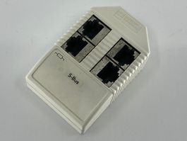 S-Bus-Verteiler ISDN RJ45 weiss mit starken Gebrauchsspuren