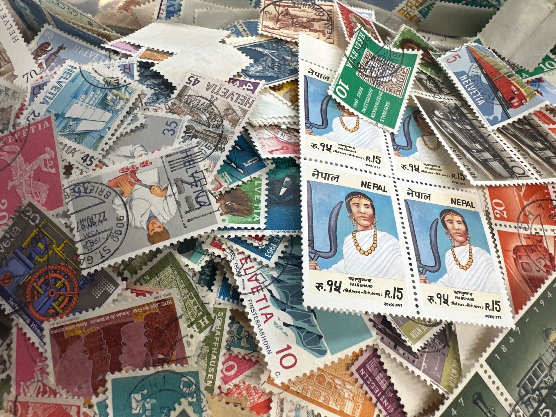 Tutti i francobolli: Briefmarken Schweiz gestempelt 1,7kg – Usato da Herisau venduto da herau 1