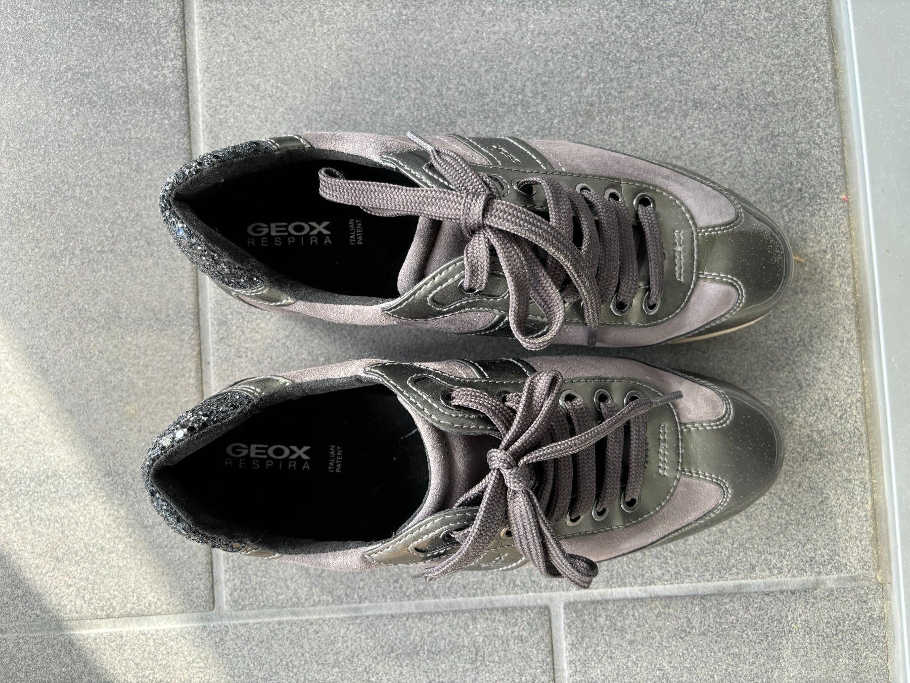 Geox Scarpe da donna: Chaussures GEOX grise à lacets – Usato da OBERENGSTRINGEN venduto da Lolo6316