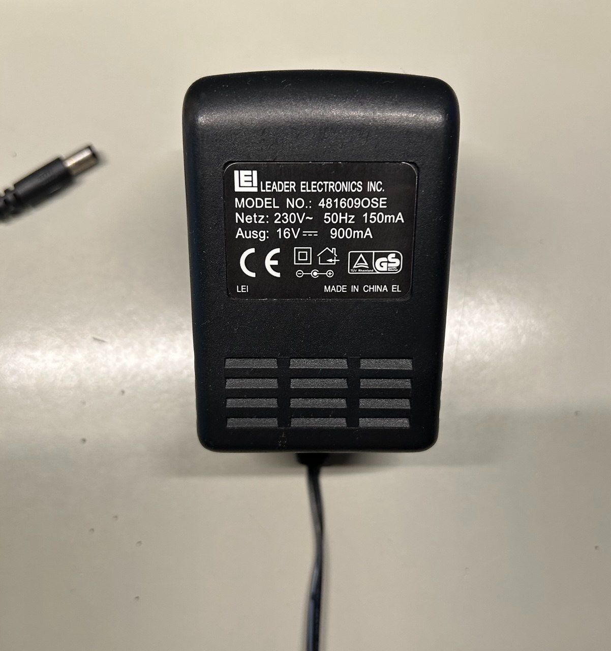 Alimentazione elettrica: Alimentatore AC/DC 16 V - 900 mA – Usato da Giubiasco venduto da LorisVale
