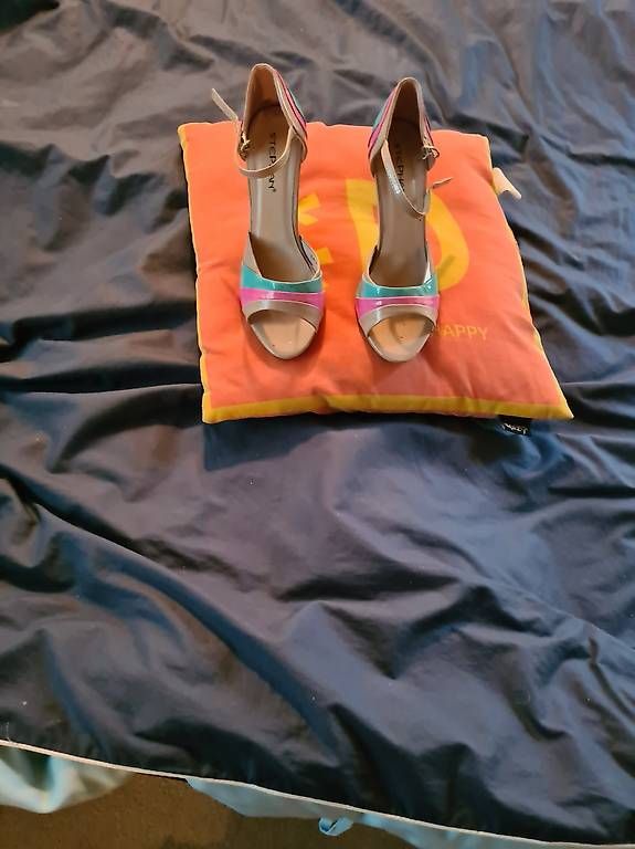Scarpe da donna: sandales à talons pointure 39 – Usato da La Croix (Lutry) venduto da azzura01 2