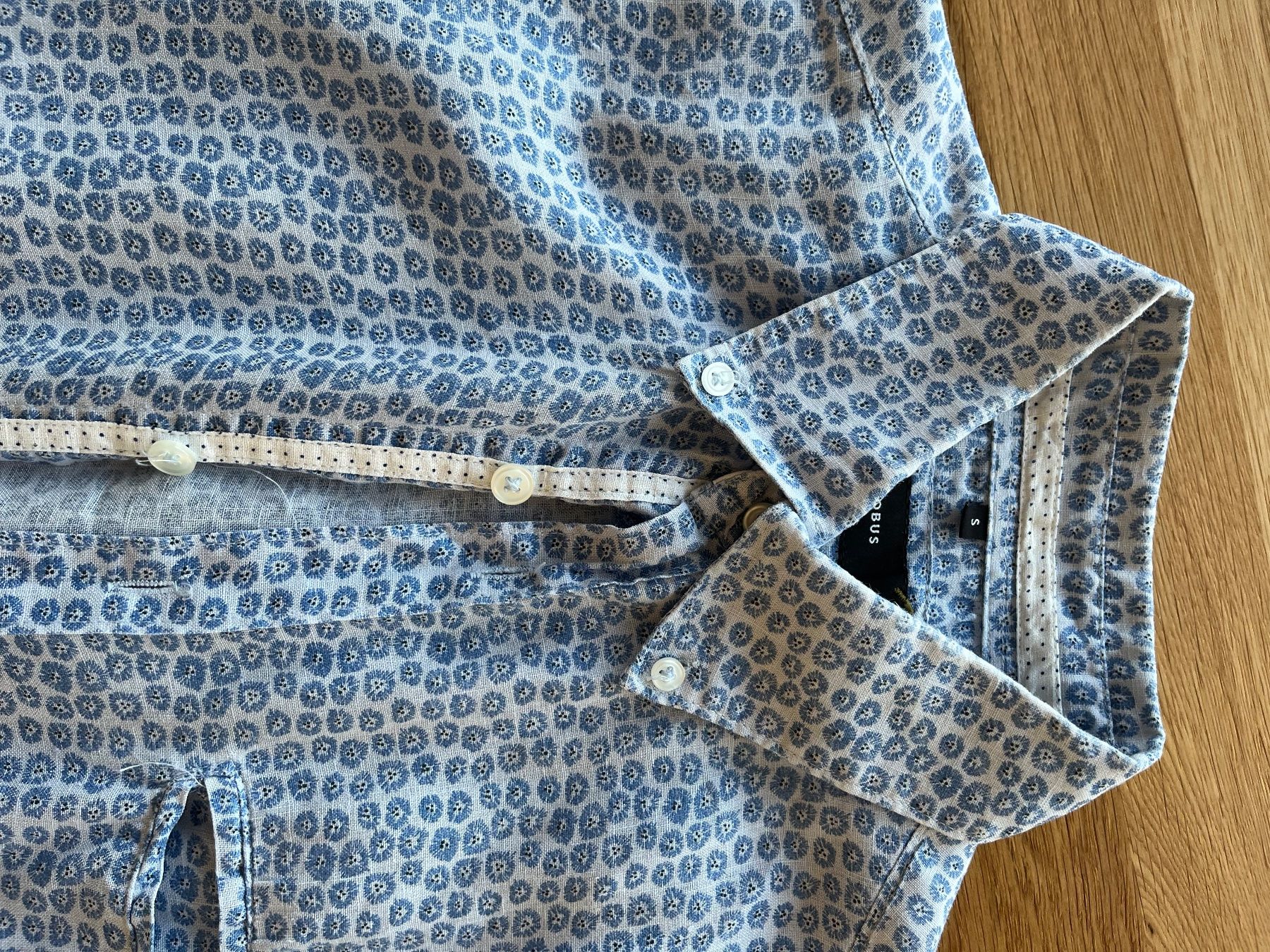 Globus Camicie: Leinenhemd von Globus Grösse S, hellblau gemustert – Usato da Kriens venduto da Hasebueb 1