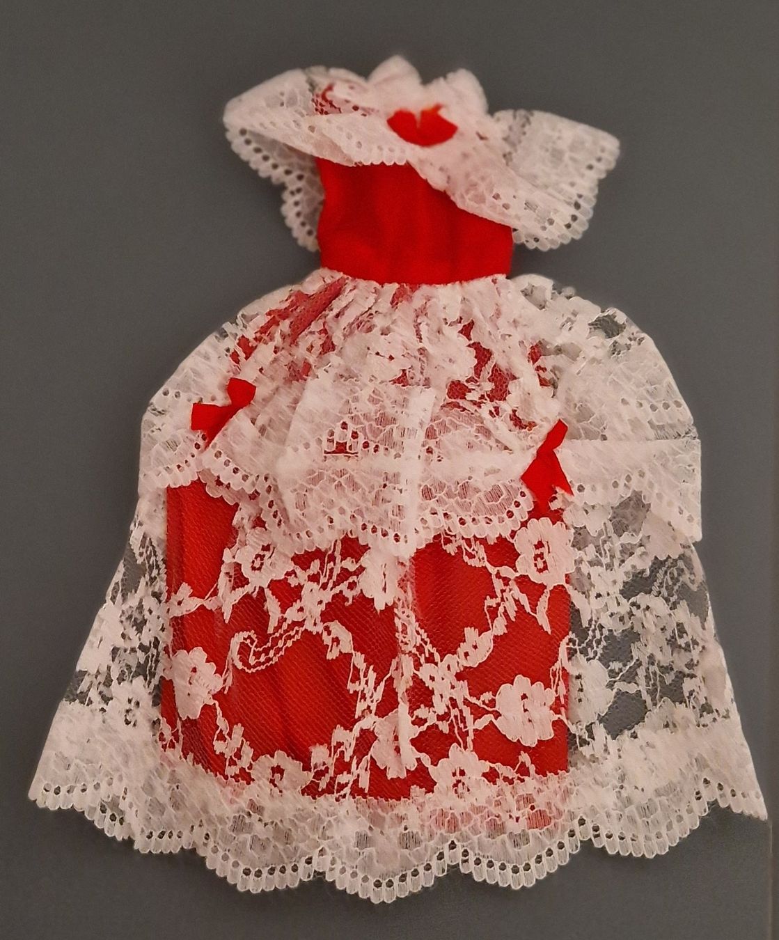 Bambole: Robe pour Barbie – Usato da Couvet venduto da Pioune