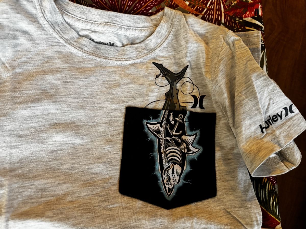 Quiksilver Hemden, T-Shirts & Polos: 2 T-Shirt Hurley+Quick Silver Gr. 128-140 – Gebraucht aus Gontenschwil von alioli 2