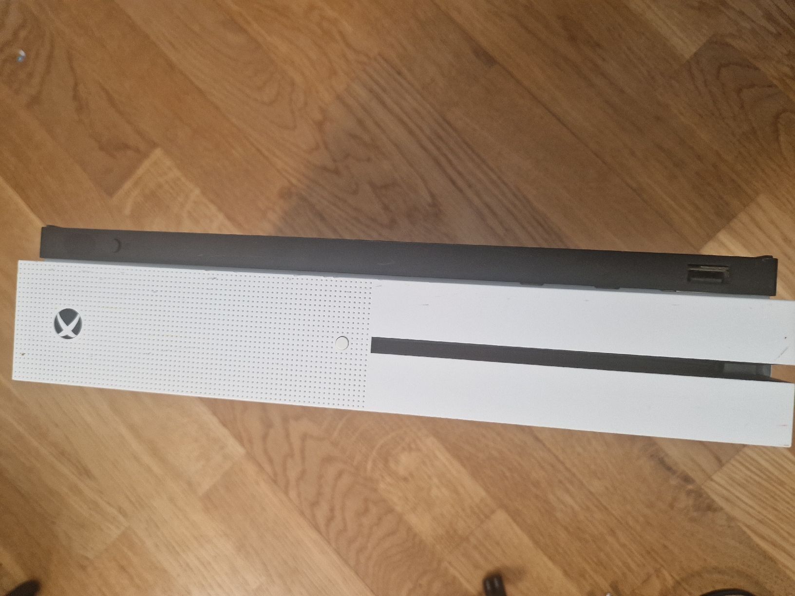 Microsoft Console: Microsoft Xbox One S Konsole Modell 1681 – Usato da Rubigen venduto da butterflywassi 1