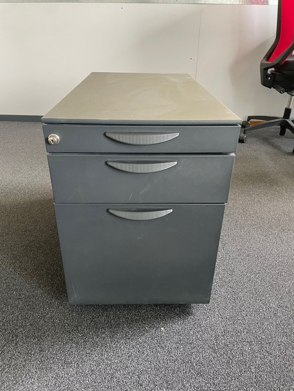 Banconi: Büro Rollcontainer Metall dunkelgrau – Usato da Frenkendorf venduto da pivot02