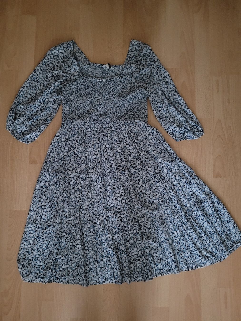 Robes: Kleid gr. M – D'occasion à Inwil par Flower2325