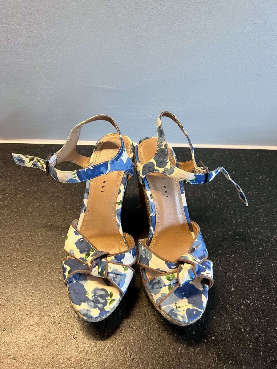 Scarpe da donna: Keil High Heel Gr 37 in Blumenprint – Usato da Balgach venduto da Ni.Steiger 1