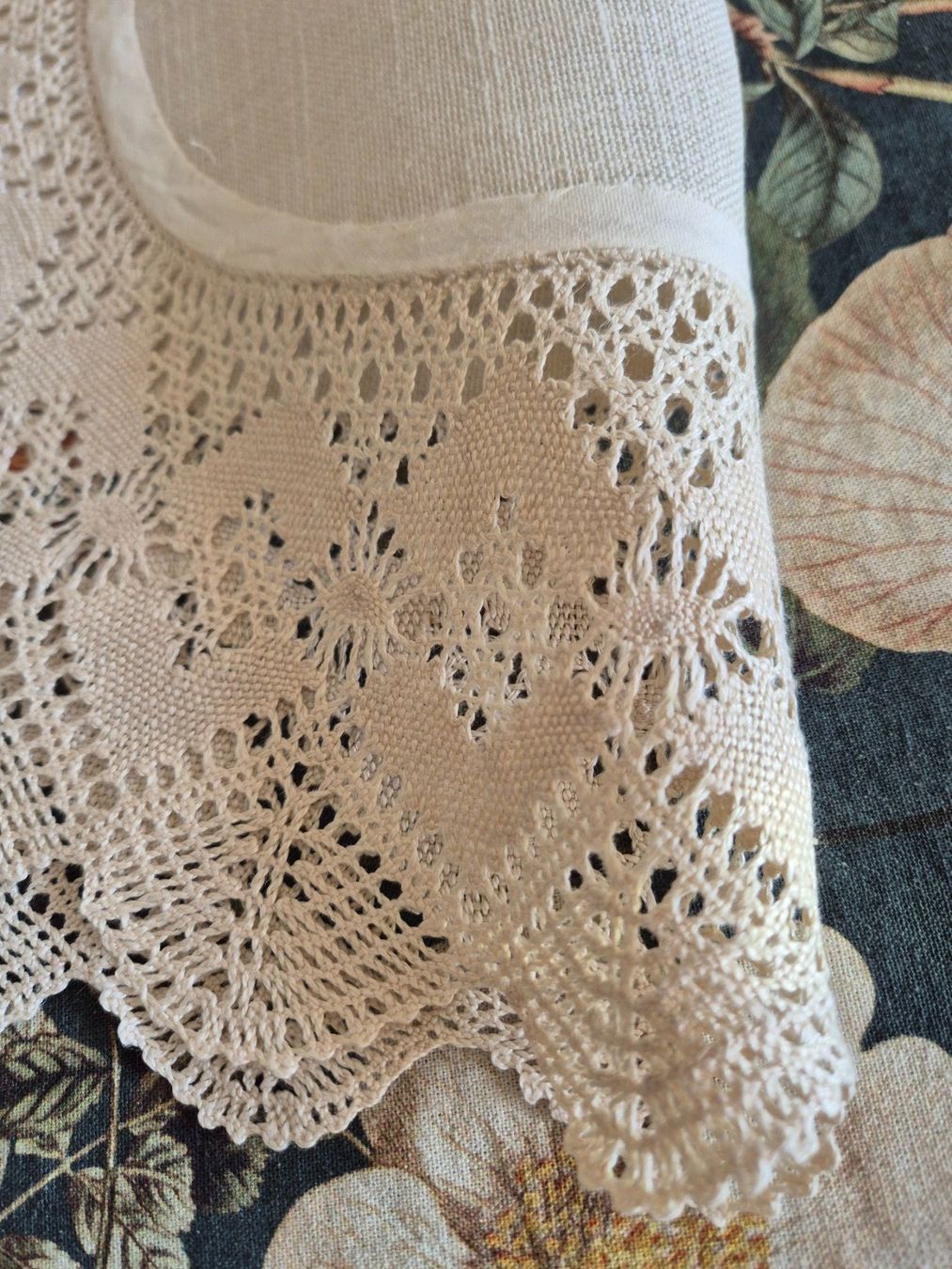 Altra biancheria da tavola: Tischdeckchen oval mit Klöppel Spitzen, Handarbeit – Nuovo (secondo la descrizione) da Bern venduto da aronari 4