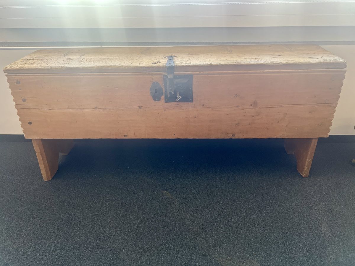 Cassapanche: Wangentruhe um 1650 – Usato da Gossau SG venduto da Keller-Antiques