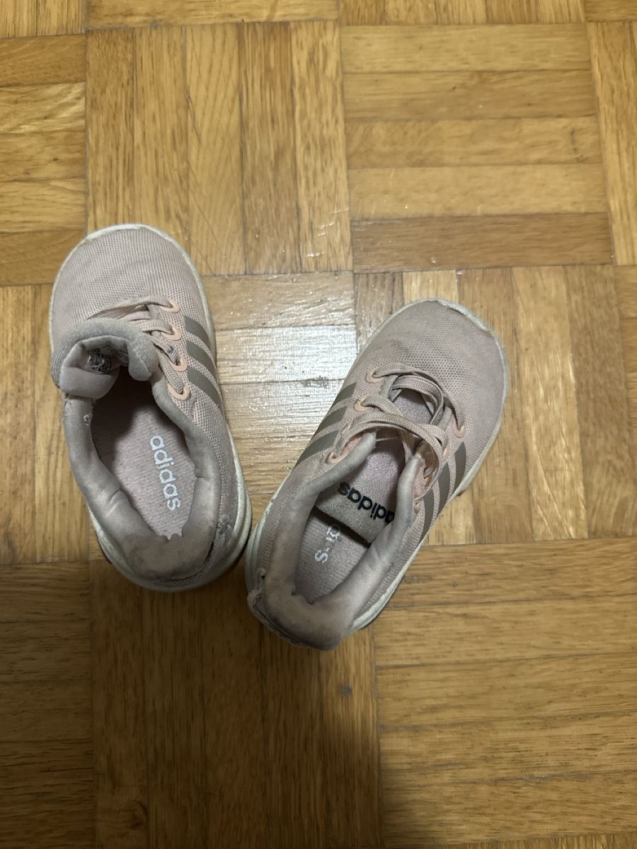 Adidas Scarpe per ragazze: Mädchen Adidas Sneaker Grösse 20 von – Usato da Männedorf venduto da kek_n8pr 3