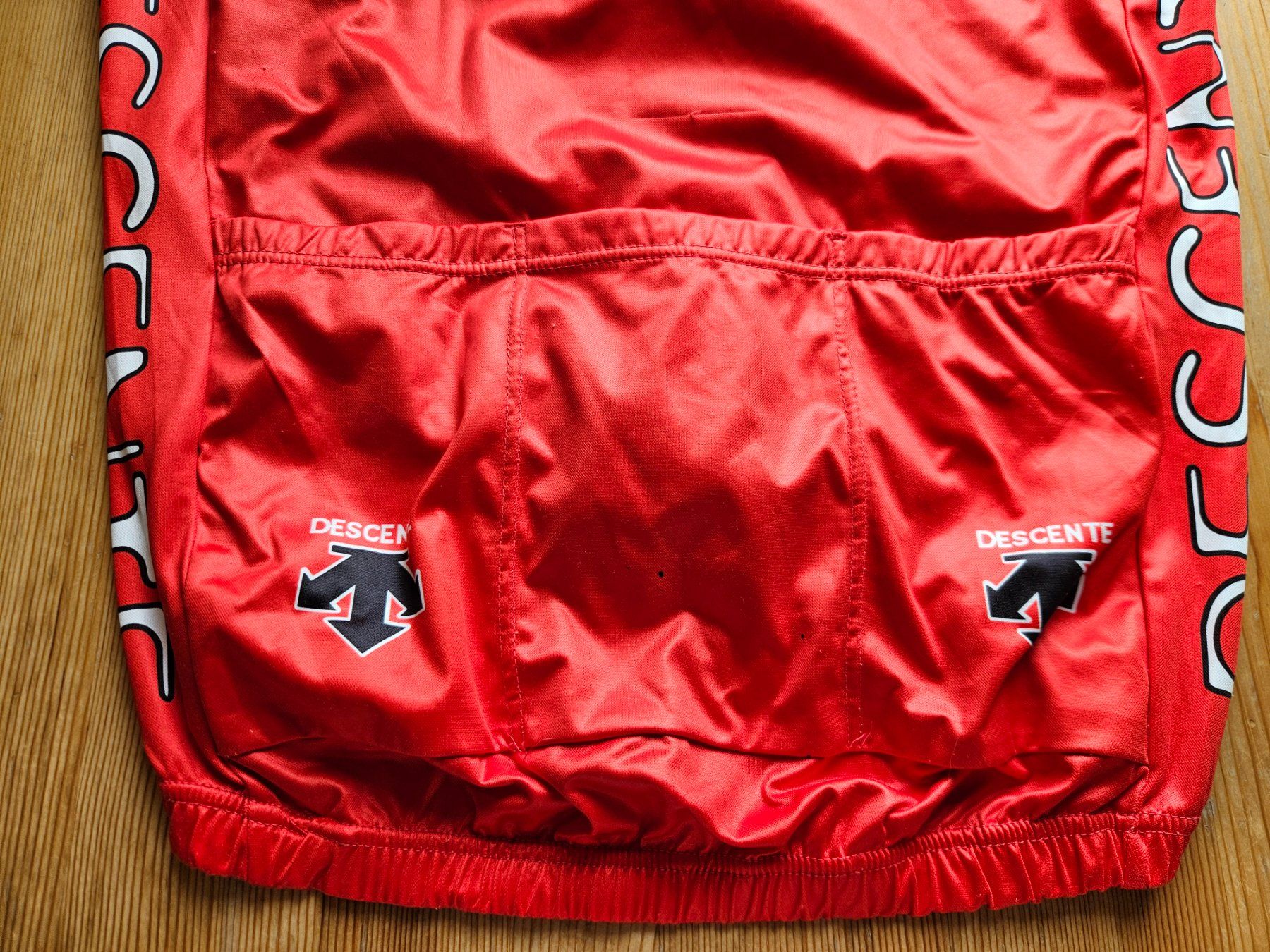 Leibchen & Hosen: Radtrikot Descente Gr. S Velo Radsport Trikot – Gebraucht aus Hägglingen von United-Village-Trade 6