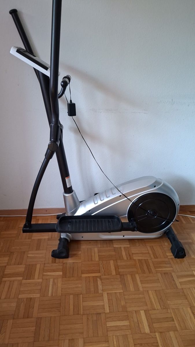 Vélos d'appartement: Crosstrainer Heimtrainer Silber guter Zustand – D'occasion à Bern par lio_f6wm