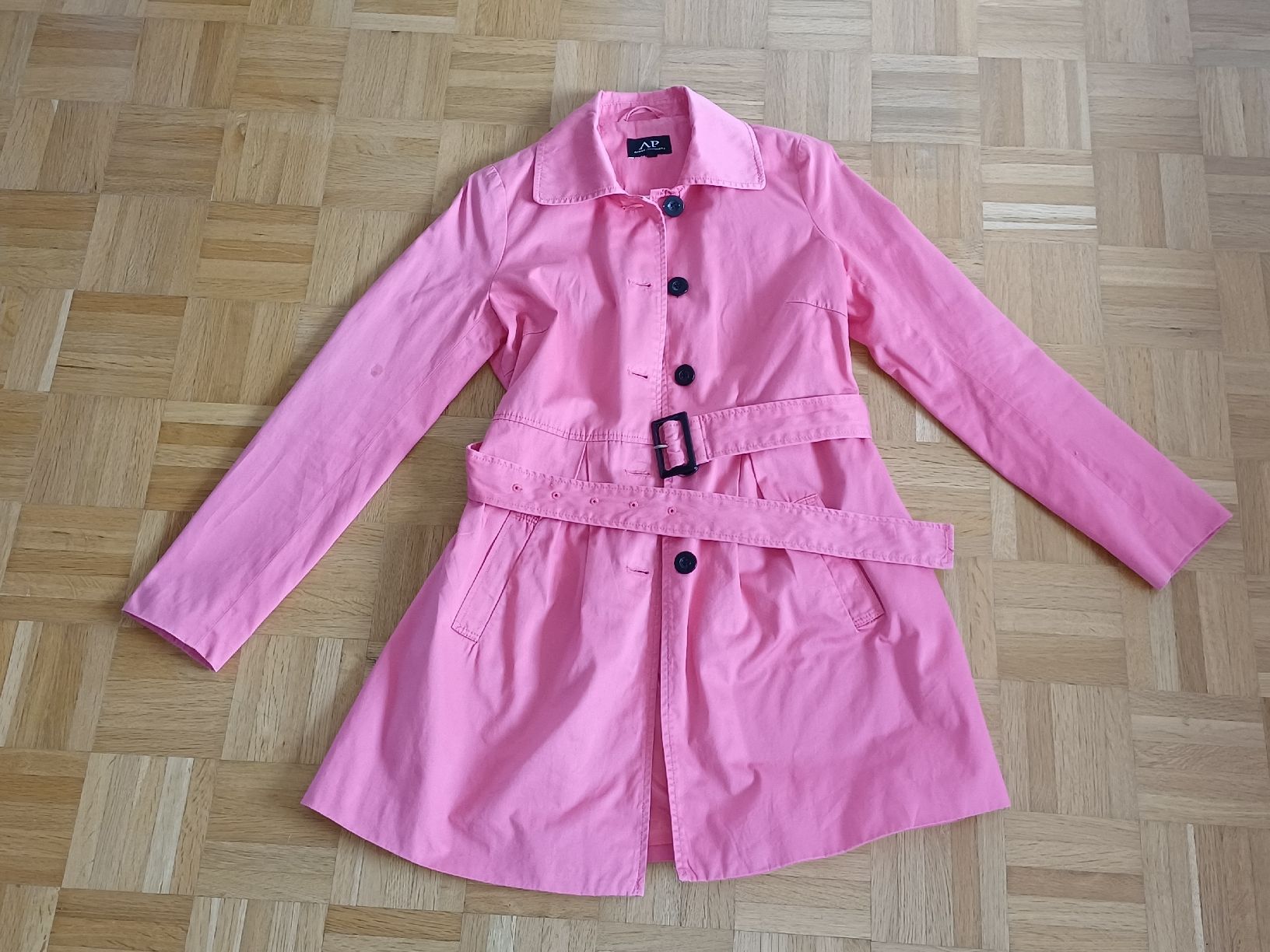 Cappotti: Lachsfarbener Trench Coat Avant Premiere – Usato da Basel venduto da klaraleoni 3