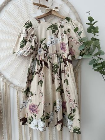 *NEUWERTIG* Sommerkleid Mädchen Blumenmuster Gr. 122/128