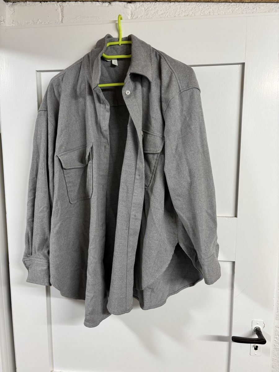 H&M Chemisiers: Graues Hemd, Grösse M von H&M – D'occasion à Netstal par ali_x5fx