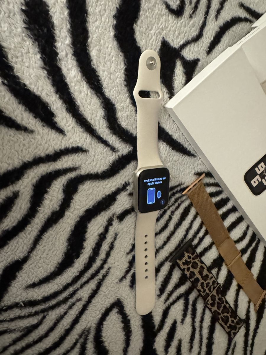 Apple Smartwatch: Apple Watch (Gen 2) 40mm – Neuf (Voir description) à Emmenbrücke par sa.ra 1