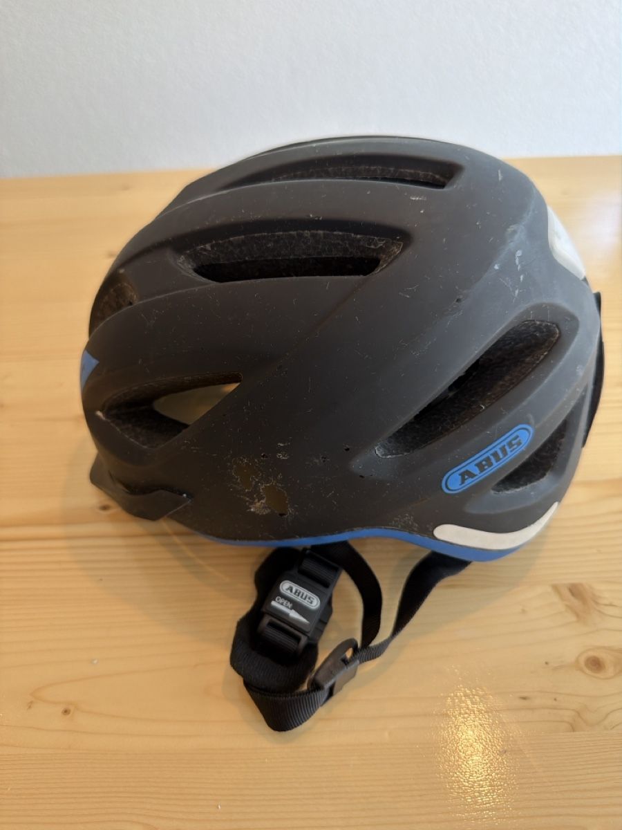 Abus Casques: Velohelm ABUS mit LED Grösse 56-62cm  – D'occasion à Tafers par nicole.ts 2