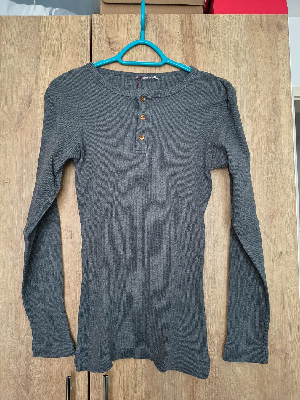Lotti di vestiti: 4 Pullover (L) + Langarmshirt XL – Usato da St. Gallen venduto da Ovi777 4