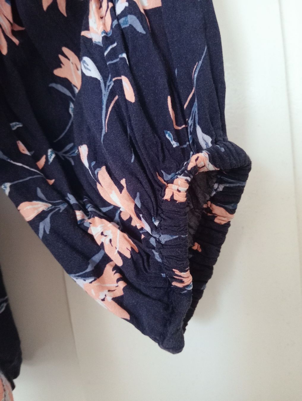Gap Blusen: Gap Bluse Viscose, Blau, Blumenmuster, Gummibund, XS – Gebraucht aus Allschwil von Evgeniia78 1